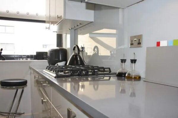 Kitchen Artificial Quartz Marble Granite Stone Carrara White Calacatta Vanity Quartz Countertop with Grey Veins - Image 3